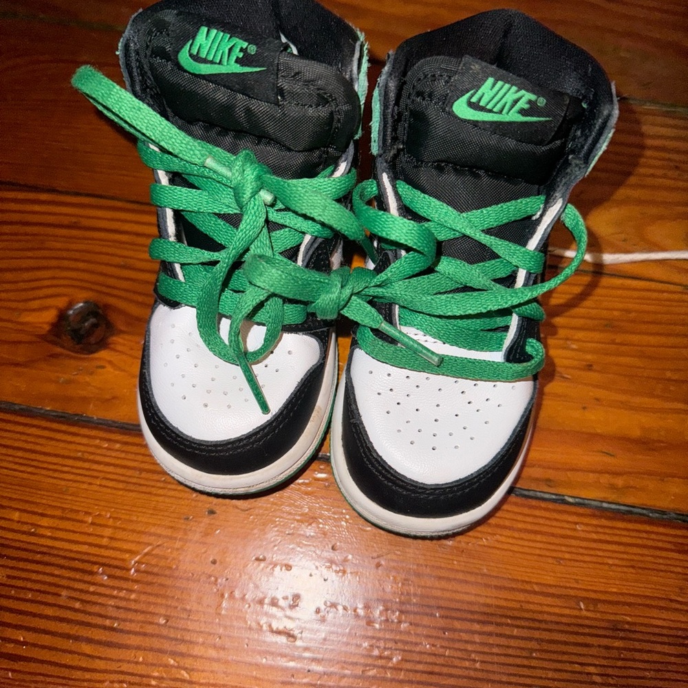 Air Jordan Retro 1 “Lucky Green”